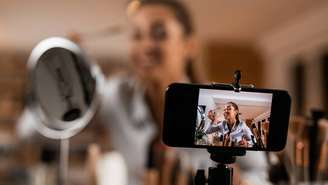 Entre bastidores e opiniões sinceras, a desinfluência muda a forma de consumir – depositphotos.com / ZigicDrazen
