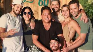 Leonardo ao lado dos seis filhos