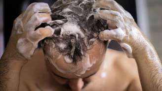 Queda de cabelo no banho – depositphotos.com / taborov