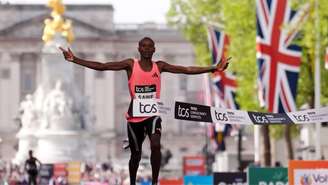 Entenda como treino intenso, nutrição estratégica, tecnologia e preparo mental levaram Sebastian Sawe a quebrar barreiras na maratona