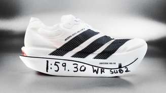 O modelo da Adidas usado por Sawe na maratona com o seu tempo de prova