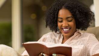 Descubra o que é leitura profunda, como ela transforma o cérebro e por que esse hábito pode melhorar foco, memória e saúde mental