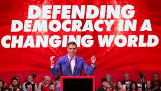 O primeiro-ministro da Espanha, Pedro Sánchez, discursa na Mobilização Progressista Global em Barcelona, Espanha, em 18 de abril de 2026.