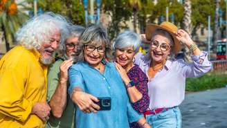 Descubra 7 hábitos que ajudam a viver melhor após os 60 anos, com mais saúde, equilíbrio emocional, autonomia e qualidade de vida