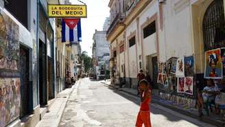 Rua de Havana Velha, no centro histórico da capital, esvaziada de turistas.