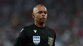O árbitro brasileiro Wilton Pereira Sampaio –