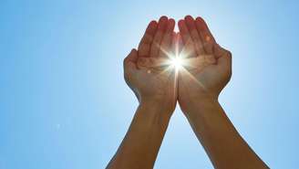 Descubra formas simples de manter a espiritualidade no dia a dia, mesmo com uma rotina corrida, e fortalecer sua conexão emocional e interior