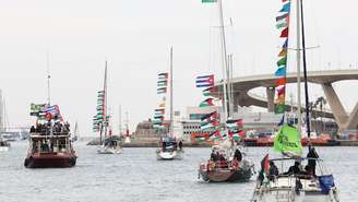 Os barcos de uma nova frota humanitária com destino à Faixa de Gaza partem do Port Vell, em Barcelona, em abril de 2026.