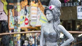 Amy winehouse estátua – depositphotos.com / icenando