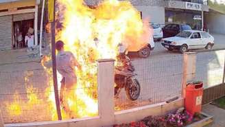 Homem ateou fogo na própria moto após abordagem da PM no Espírito Santo