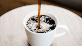 Estudo revela quantas xícaras de café por dia são recomendadas para reduzir os níveis de estresse