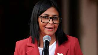 A presidente interina da Venezuela, Delcy Rodriguez em Caracas, em 4 de março de 2026. Ela anunciou um aumento salarial que divide população.