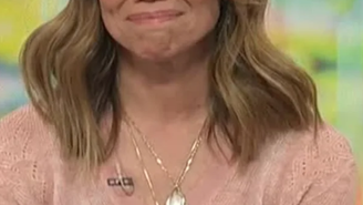Emoção! Apresentadora chora ao falar que está com câncer de mama