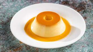 Aprenda a fazer pudim sem ovo com gelatina incolor, uma versão prática, cremosa e sem forno da sobremesa clássica brasileira