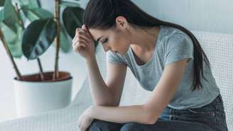 Não é impressão: o aperto na garganta em momentos emocionais é uma resposta física real do corpo ao estresse – depositphotos.com / AndrewLozovyi