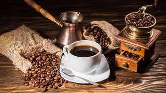 Quem nunca fez careta pro café e hoje não vive sem? – depositphotos.com / EdZbarzhyvetsky