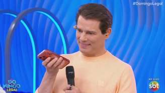 Celso Portiolli se emociona ao ouvir a última mensagem enviada a ele por Silvio Santos, que morreu em agosto de 2024.