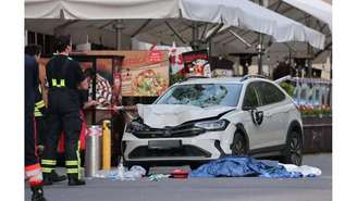 Duas pessoas morreram e várias outras ficaram feridas nesta segunda-feira, 4 de maio de 2026, depois que um carro invadiu uma área de pedestres em Leipzig, no leste da Alemanha