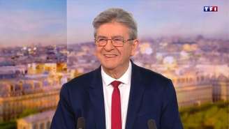 O líder do partido de esquerda radical "A França Insubmissa", Jean-Luc Mélenchon, anunciou em entrevista ao canal de TV TF1 que irá concorrer às eleiçéoes presidenciais na França pela quarta vez. Le 3 mai 2026