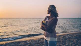 Pesquisa revela que ser solteiro na vida adulta pode fortalecer a independência emocional, o autoconhecimento e o bem
