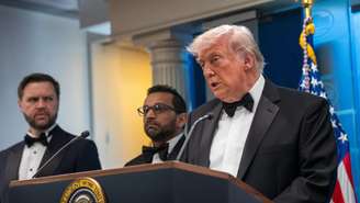 O presidente dos EUA, Donald Trump, discursa durante uma coletiva de imprensa na Sala de Imprensa da Casa Branca, em 25 de abril de 2026, em Washington, DC.
