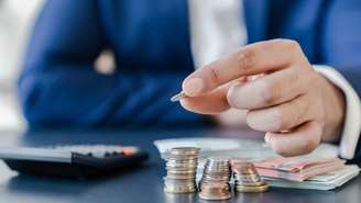Faça essas orações para receber ajuda nos problemas financeiros