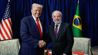 O último encontro entre o presidente Luiz Inácio Lula da Silva (à direita) e o republicano Donald Trump aconteceu durante o 47ª Cúpula da Associação de Nações do Sudeste Asiático (Asean), em Kuala Lampur, na Malásia, em 26 de outubro de 2025.