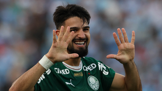 O jogador Flaco López, da SE Palmeiras, comemora seu gol contra a equipe do C Sporting Cristal, durante partida válida pela fase de grupos, da Conmebol Libertadores, no Estádio Alejandro Villanueva. 