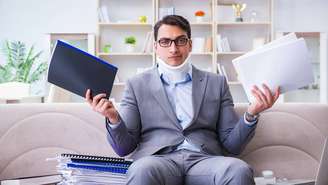 O afastamento do trabalho por motivo de saúde é um tema presente na rotina de muitos trabalhadores no Brasil – depositphotos.com / Elnur_