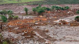 Bento Rodrigues, no município de Mariana, Minas Gerais, alguns dias após rompimento da barragem da mineradora Samarco 19/11/15.