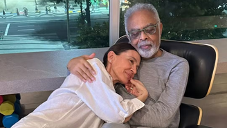 Gilberto Gil e Flora Gil em apartamento de frente para o mar em Copacabana