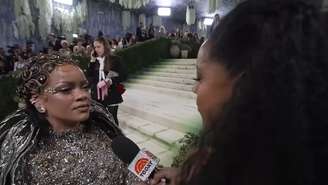 Em um momento raro de conexão, Rihanna surpreende jornalista com palavras de incentivo e admiração. Veja o vídeo e entenda motivo da emoção