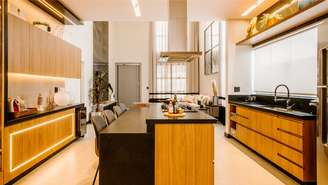 Quer uma cozinha acolhedora? Aposte em dois tons