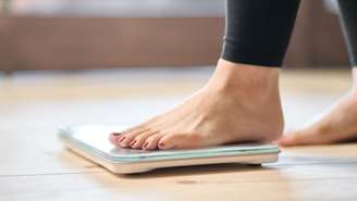 O efeito platô acontece quando o corpo se adapta ao emagrecimento e o peso para de cair.