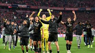 Jogadores do PSG comemoram o empate contra o Bayern, resultado que garantiu o time parisiense na final da Liga dos Campeões pelo segundo ano consecutivo.