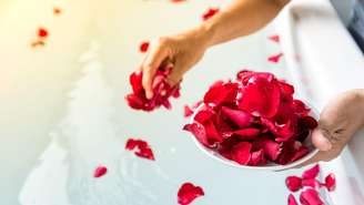 Veja um banho de rosas vermelhas para o final de semana