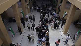 Imagem de arquivo do Palácio de Justiça de Damasco no dia da primeira audiência do processo dos membros do regime de Assad, em 26 de abril de 2026.