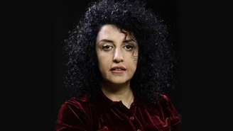 Narges Mohammadi, cuja foto, sem data e sem local informado, foi fornecida pela Fundação Narges Mohammadi em 2 de outubro de 2023.