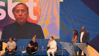 Galvão Bueno não esteve presente na apresentação da equipe da SBT para a Copa por causa de problema na lombar.