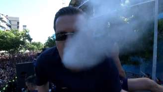 Szczesny fuma cigarro eletrônico em festa do título da La Liga 