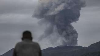 O Dukono foi classificado como vulcão de nível 2 na Indonésia — em que há um aumento claro da atividade vulcânica, ameaça de erupção, e com o público proibido de acessar certas áreas