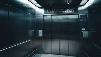 Por trás de cada elevador, existe um complexo sistema de física e segurança em ação – depositphotos.com / kanzilyou
