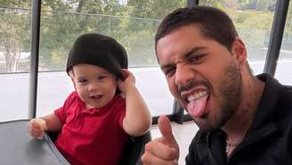 Zé Felipe encanta em cliques com os filhos em Goiânia