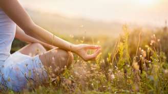 Entenda o que é o Sagrado Feminino e como essa filosofia busca fortalecer a conexão com a intuição, os ciclos naturais e o amor
