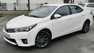 Entenda a diferença de consumo entre Corolla Hybrid e Flex e maximize a economia em sua rotina diária de direção