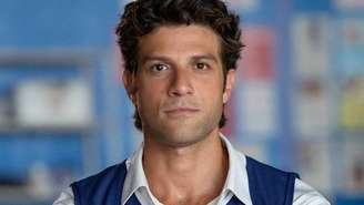 Chay Suede negou ter constrangimento de sua presença no elenco de 'Rebelde'