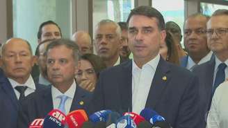 Após dizer que não tinha relação com Vorcaro, Flávio Bolsonaro admite visita ao banqueiro após primeira prisão do dono do Master —