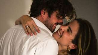 Giulia Be contou que conheceu o marido, John Connor Kennedy, após sofrer um acidente; cantora também revelou planos para o casamento