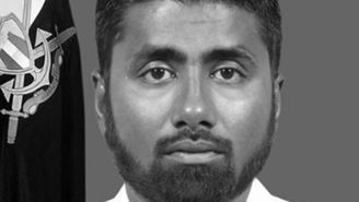 Mergulhador major Mohammed Mahudhee enquanto ajudava nas buscas