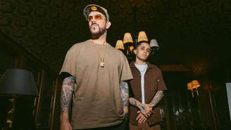Duo Tropkillaz durante gravação para o álbum "Mano", que homenageia a obra de Erasmo Carlos